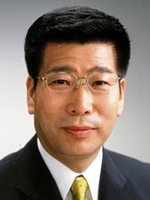 衛藤 晟一