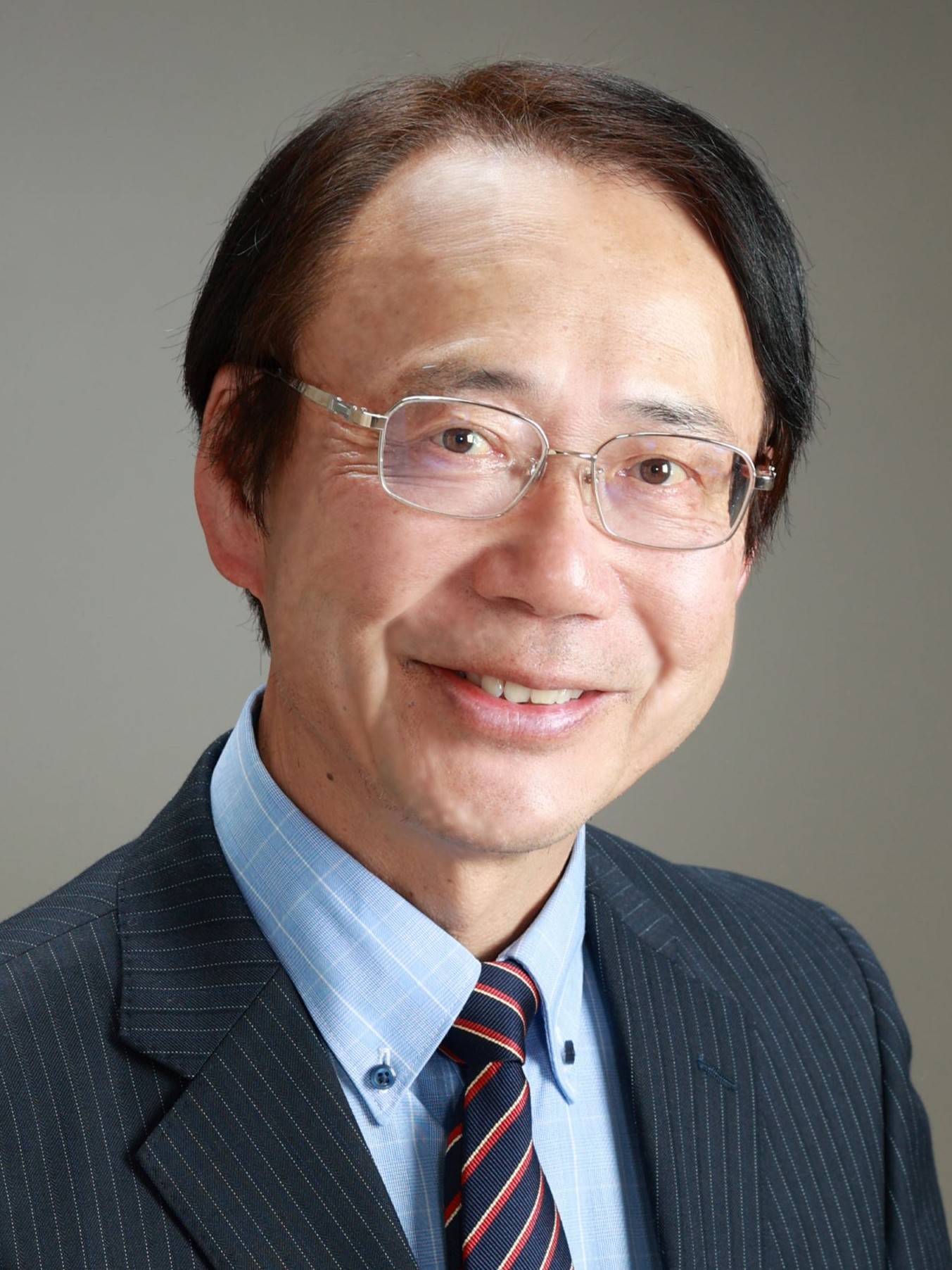 秦 英世