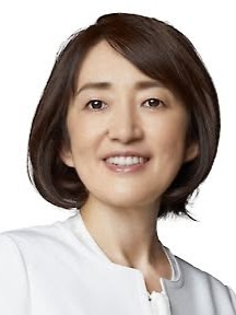 山川 ゆりこ
