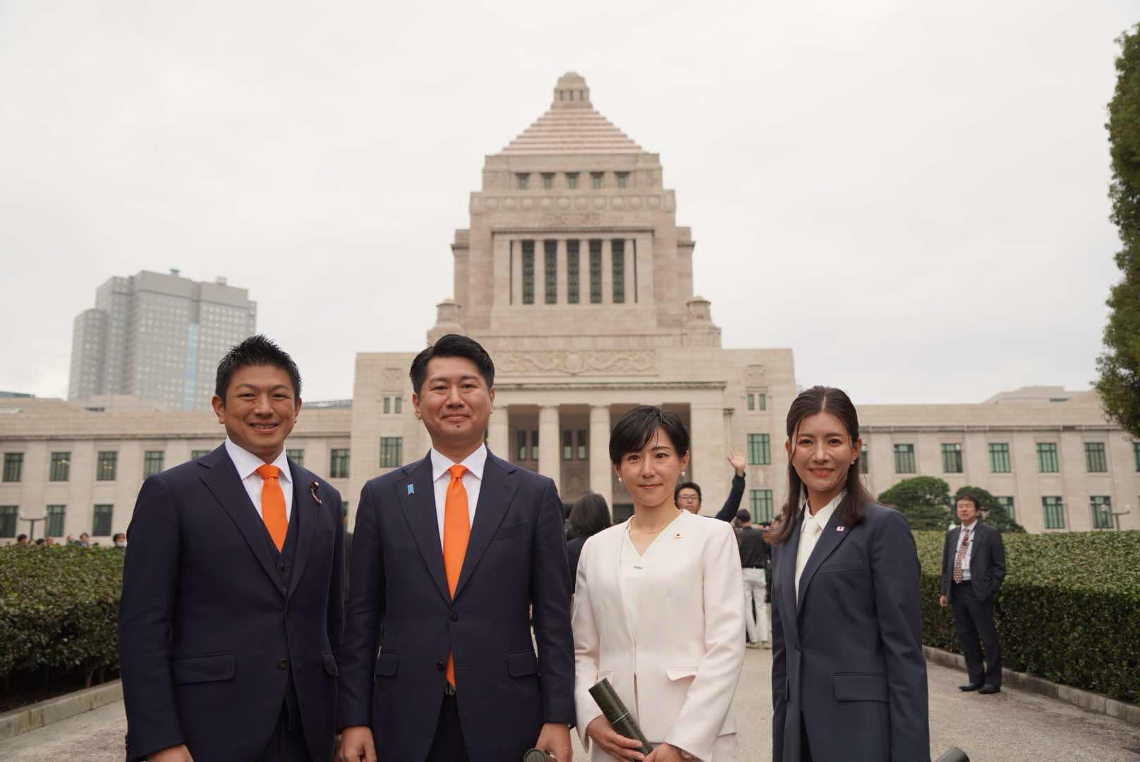 参政党の衆議院議員3名が11/11に初登院。夜は参政党4人の国会議員が揃っての初の街頭演説会 - こまつ広明（コマツヒロアキ） ｜ 選挙ドットコム