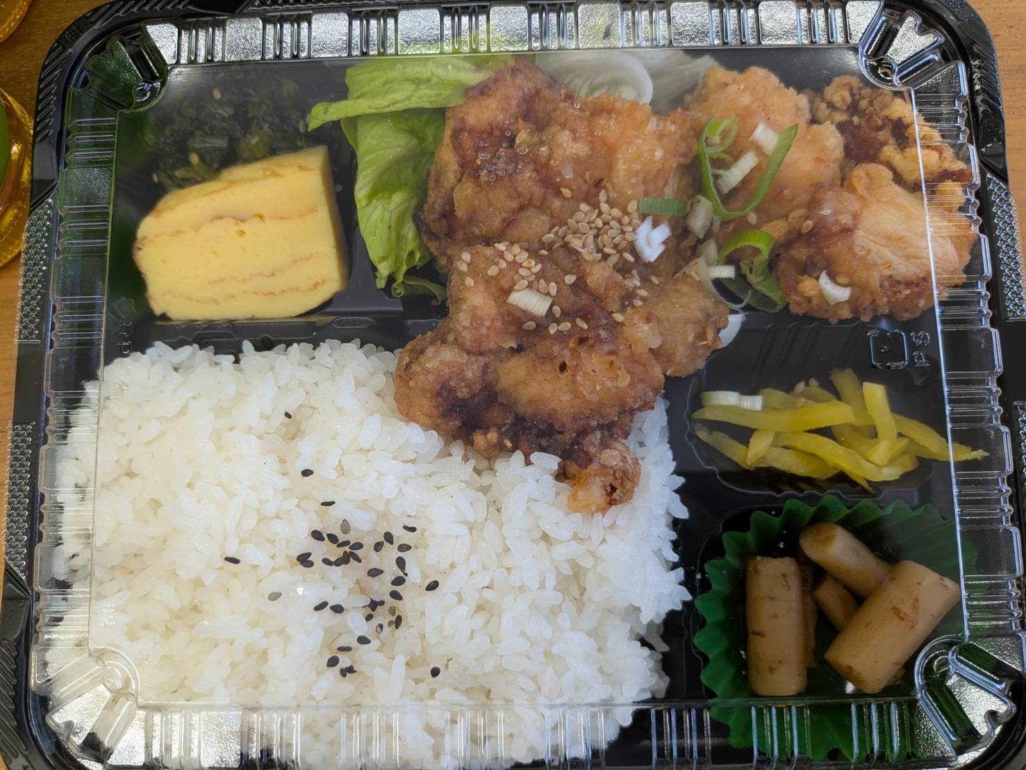 【太田市ランチ】650円で大満足！配達もしてくれる「ロハス」の油淋鶏弁当を実食レビュー - 山本しんいち（ヤマモトシンイチ） ｜ 選挙ドットコム