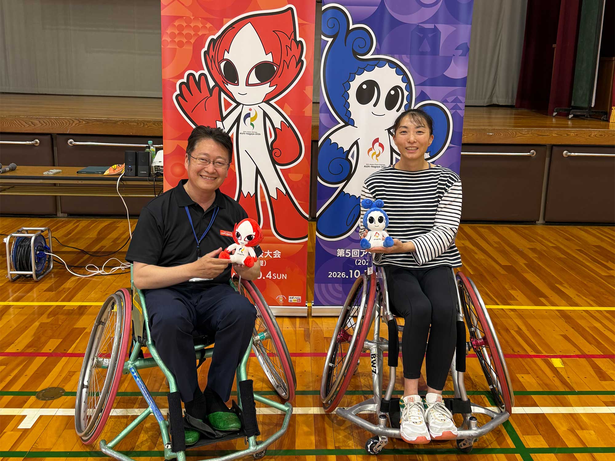 Mari Amimoto visits Okazaki schools for basketball