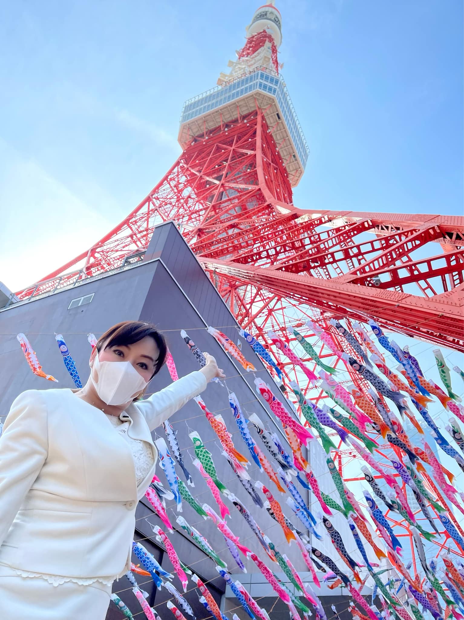 東京タワーに鯉のぼりがあがりました - 入江のぶこ（イリエノブコ