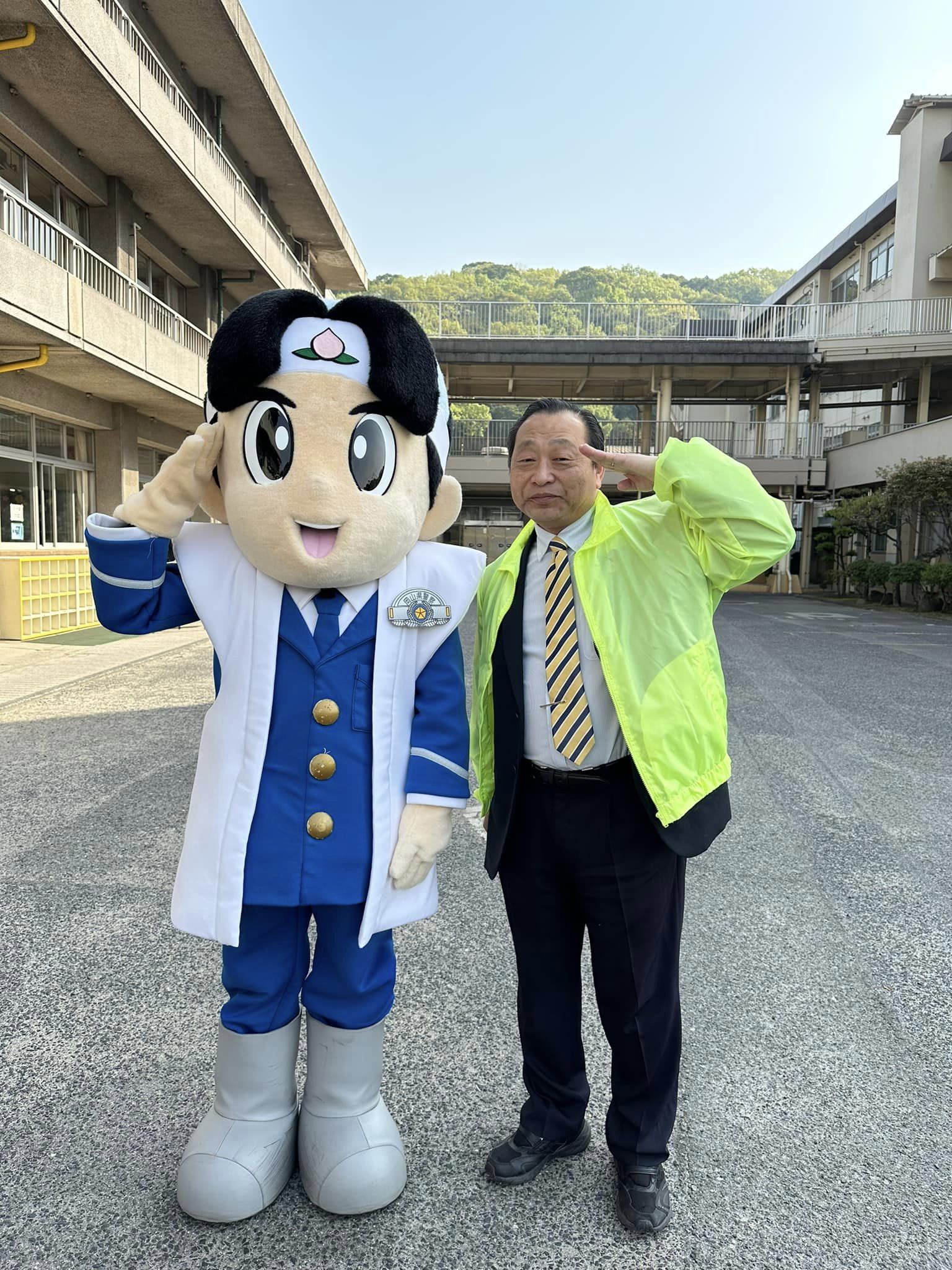 新1年生に交通安全グッズを配布【倉敷市議会議員】2023.4.12