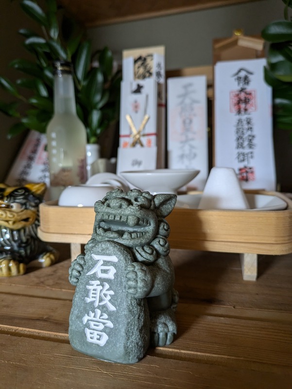 沖縄県在住の支持者の方から神棚用シーサーと玄関用シーサーを頂きまし