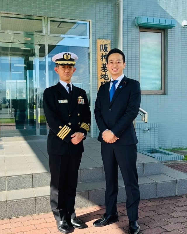 海上自衛隊阪神基地隊(神戸市東灘区)を訪問し、司令と意見交換をさせて