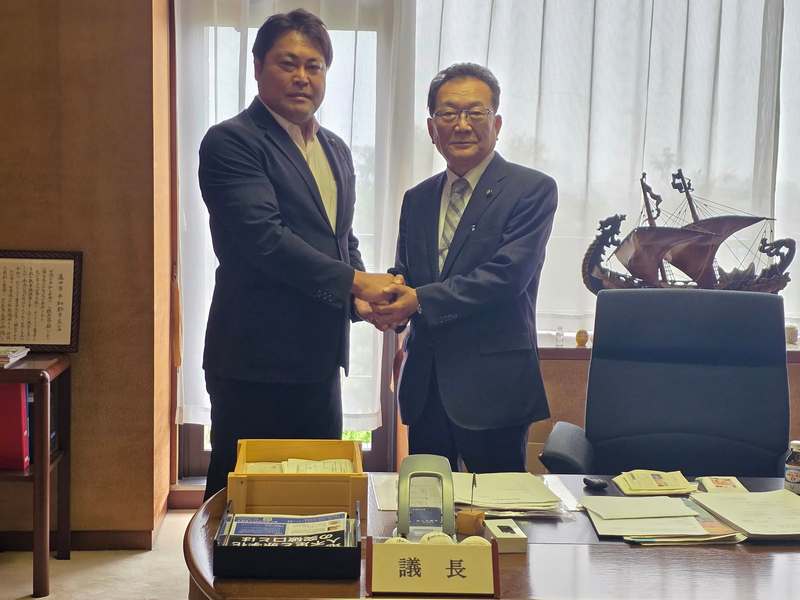 今日は、盟友勝浦あつし蓮田市議会議長が退任するということで、市議会に慰労に伺いました。 - 森いくま(モリイクマ) | 選挙ドットコム