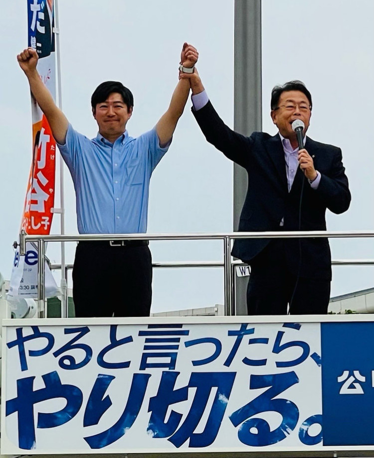 国領駅街頭 西田まこと幹事長が応援に来てくださいました!