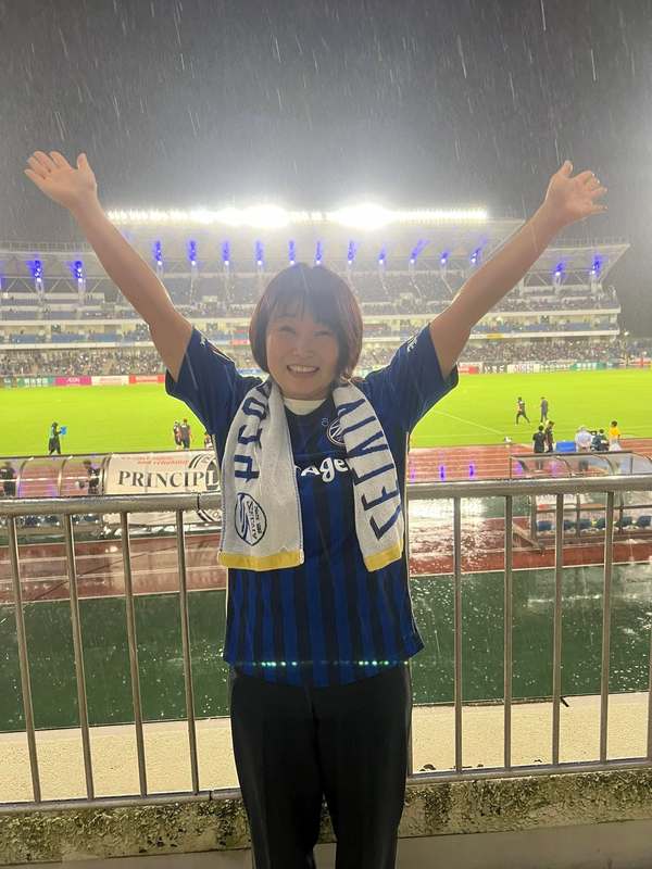 選手の皆さんが全治1年の菊池流帆選手のユニフォームを着て、ゴール裏