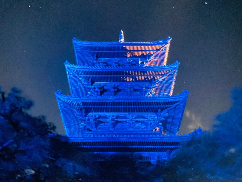岡山県総社市】五重塔がグリーン→ブルーに！ - 山田まさのり（ヤマダ
