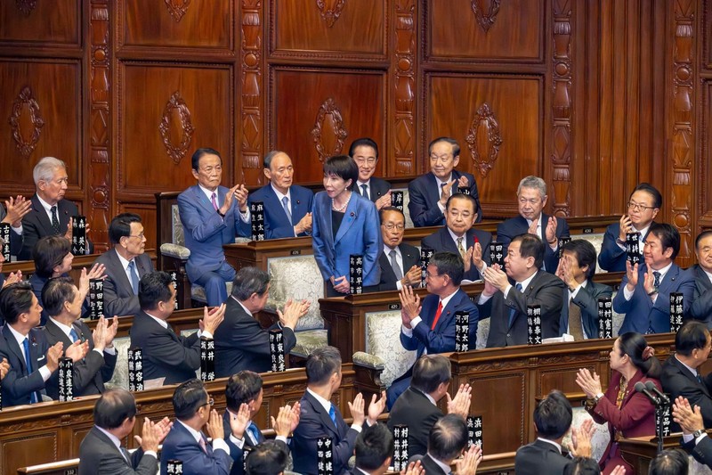 【引越し処分】銀杯　内閣総理大臣　箱付き　10月末まで 引越し処分】銀杯 内閣総理大臣 箱付き 10月末まで 引越し処分】銀杯