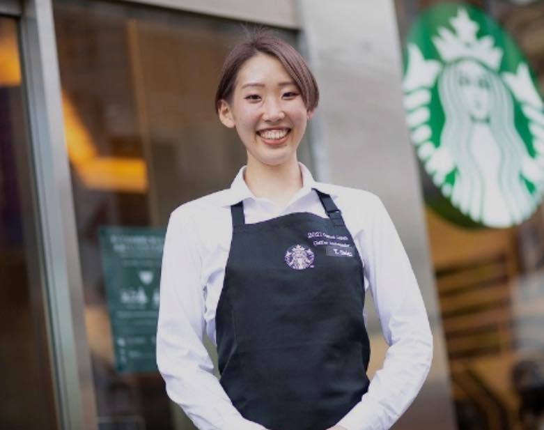 スターバックスで黒いエプロンを見かけると、つい気になってしまいます