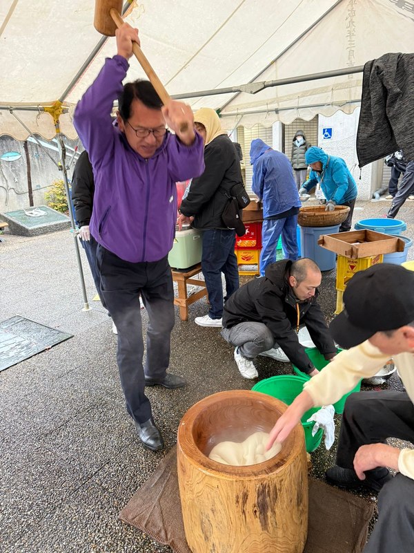 今日は、お餅つきをはじめ、地域のさまざまな行事に参加しました