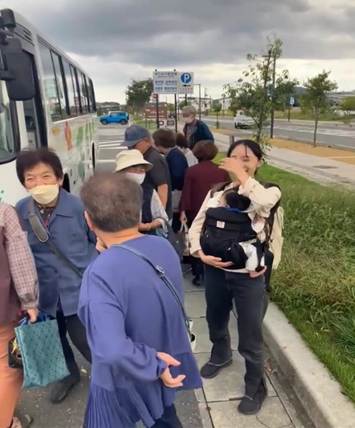 駅のホームにいる人たち

AI 生成コンテンツは誤りを含む可能性があります。