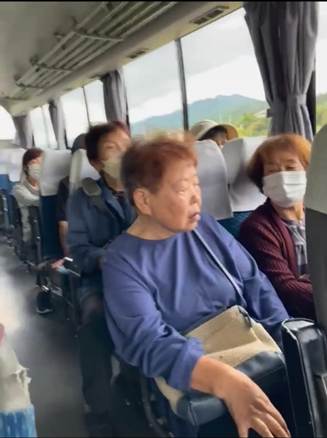 電車, 探す, 女性, 男 が含まれている画像

AI 生成コンテンツは誤りを含む可能性があります。