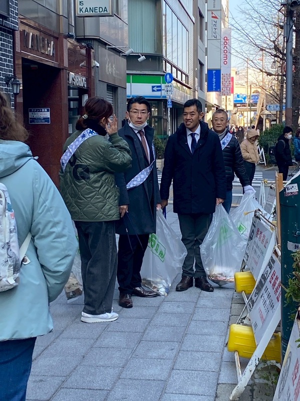 本日は、上野にて仲徒三四丁目町会の皆様と清掃活動。 - 辻清人