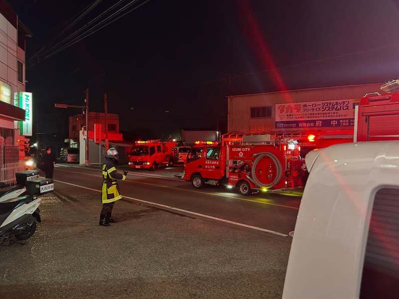 和泉市小田町で建物火災発生🔥17時に緊急出動🚨消防団も第1.8.9分団が結集し約1時間余り放水...のサムネイル