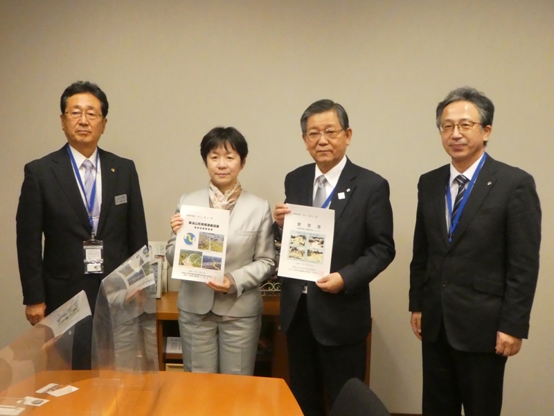 11月29日（月）、小国町・仁科洋一町長はじめ周辺自治体の皆様が議員会館の事務所に来所され、飯... 舟山康江（フナヤマヤスエ） ｜ 選挙