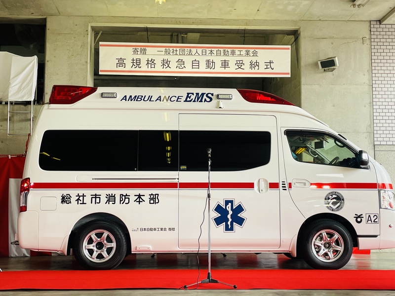 救急車2 イギリス「2トン 4×2 野戦救急車」が1/48スケールに、実車取材に基づい