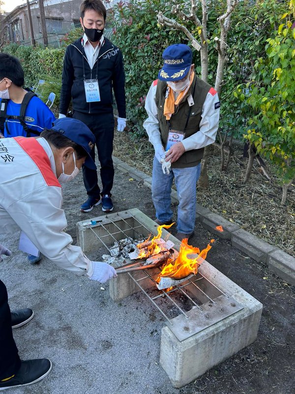 葛飾区防災拠点公園でかまどベンチを使った訓練大成功】 - 高木信明