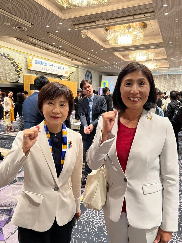 国民民主党パーティでは国会議員の皆さまにもお会いできました!いつも気さくに話かけて頂き有り難く... いしいともえ(イシイトモエ