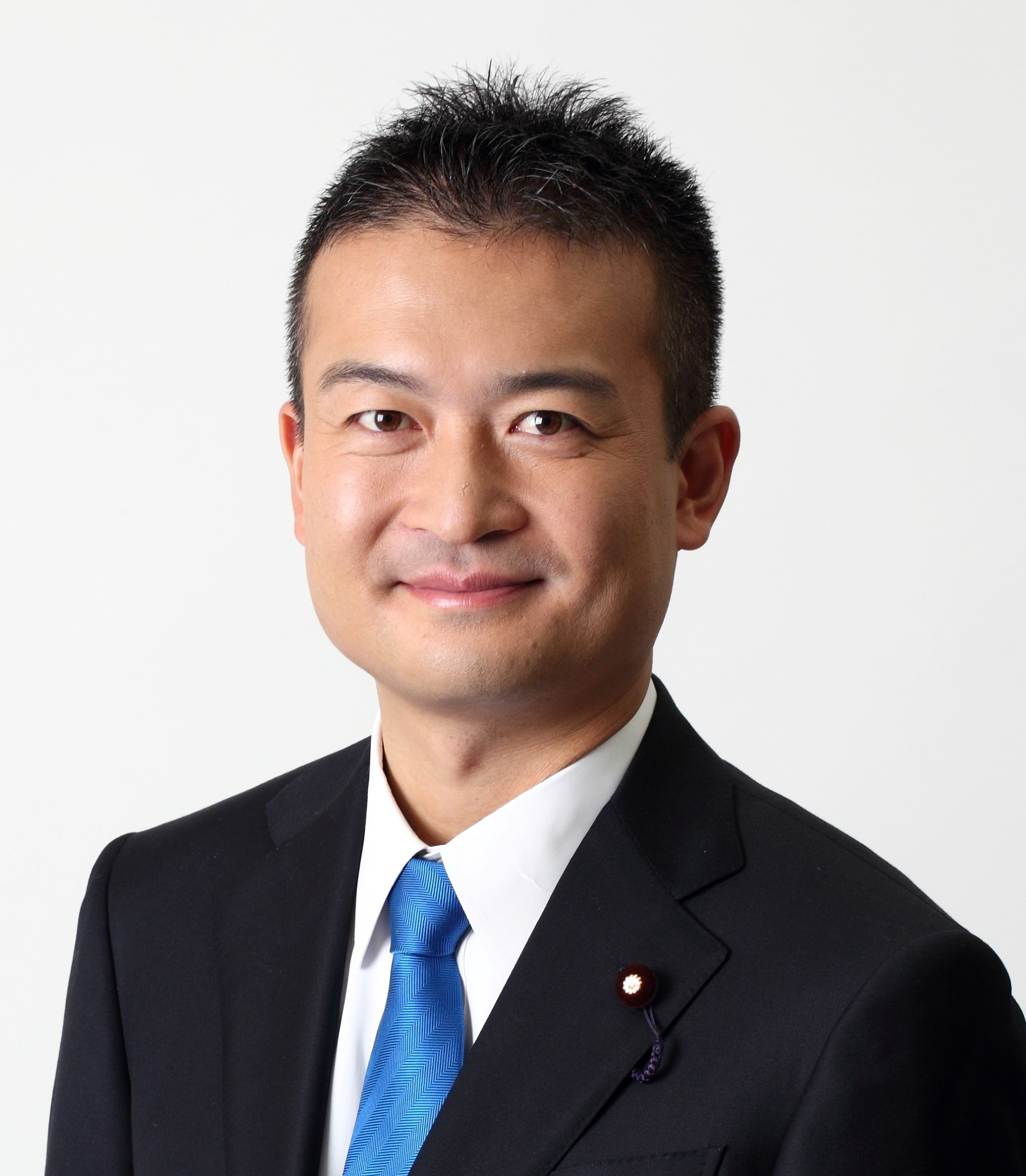 津村 啓介