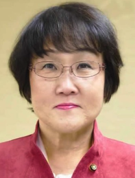 岡 るみ