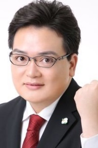 やすおか 一成