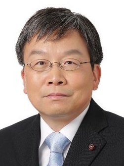 小易 和彦